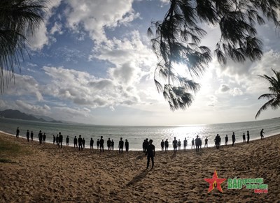 Gallery - 	Đại úy Phạm Thế Tân: Như xương rồng trong nắng, gió Phan Rang